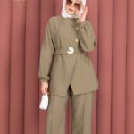 طقم تركي قطعتين لون زيتي أنيق للمحجبات.