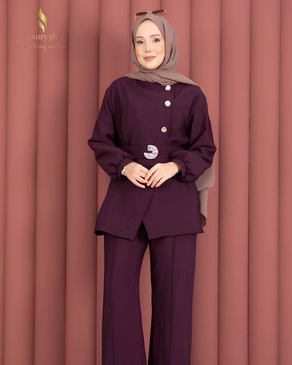 طقم تركي قطعتين لون خمري أنيق للمحجبات.