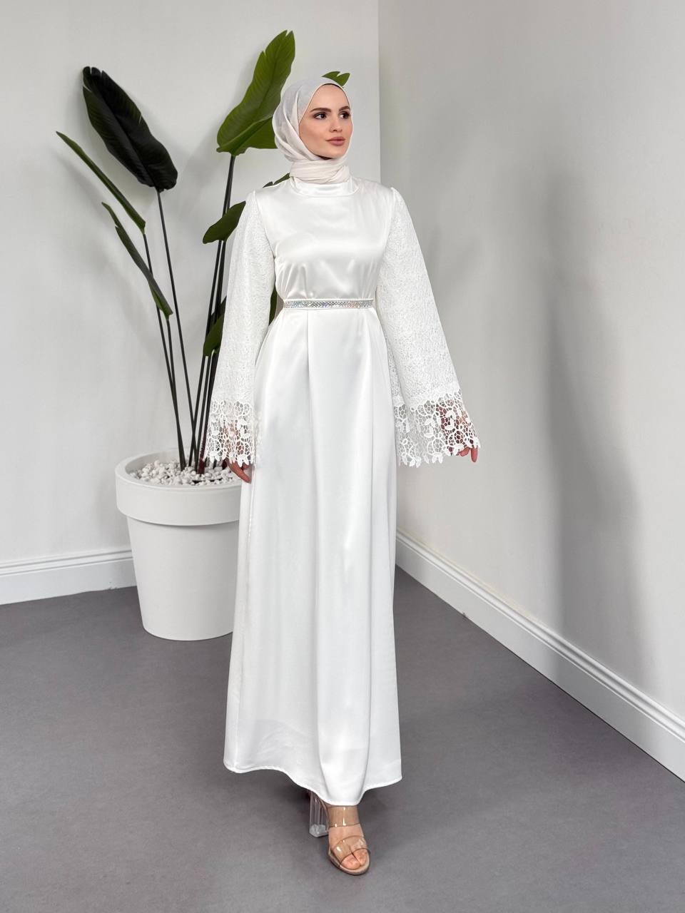 فستان سهرة أبيض محتشم للمحجبات Luxury Girl.