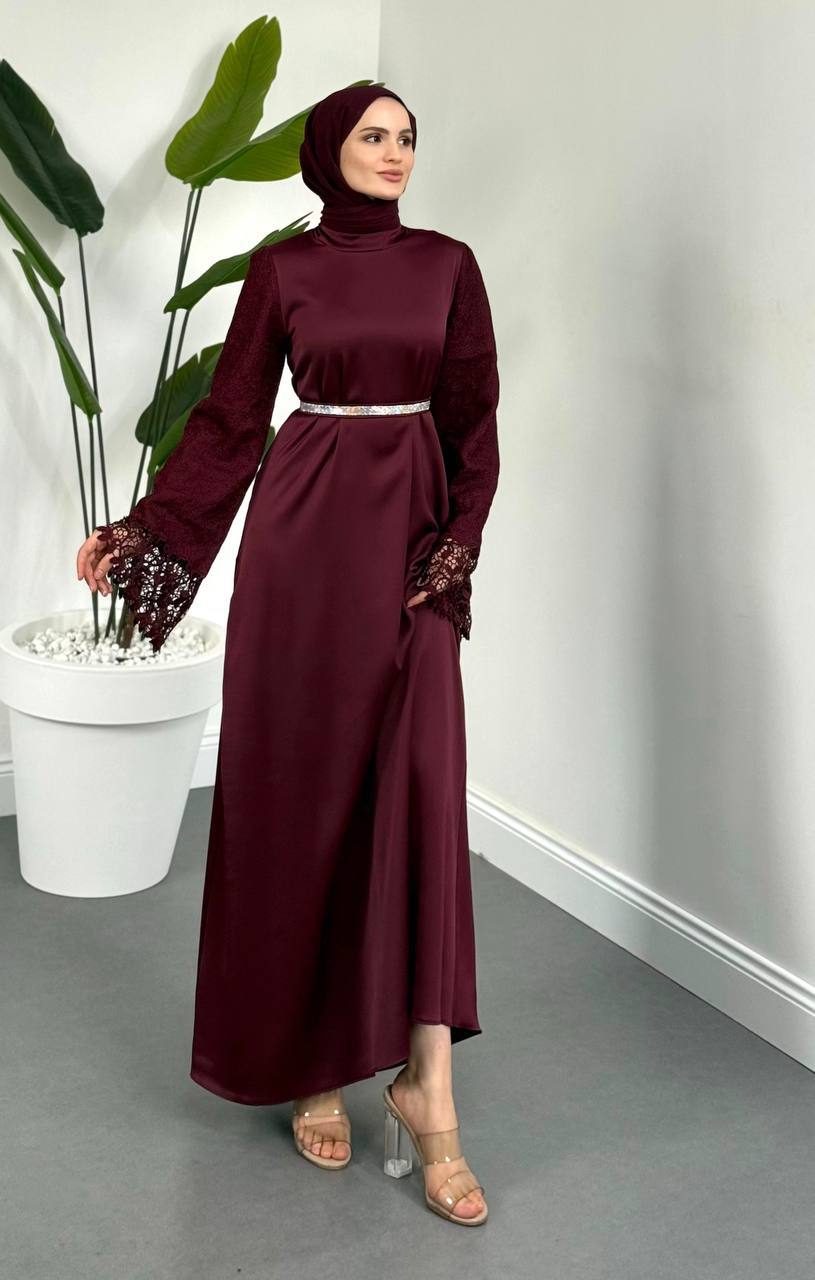 فستان سهرة عنابي ساتان من Luxury Girl Store.